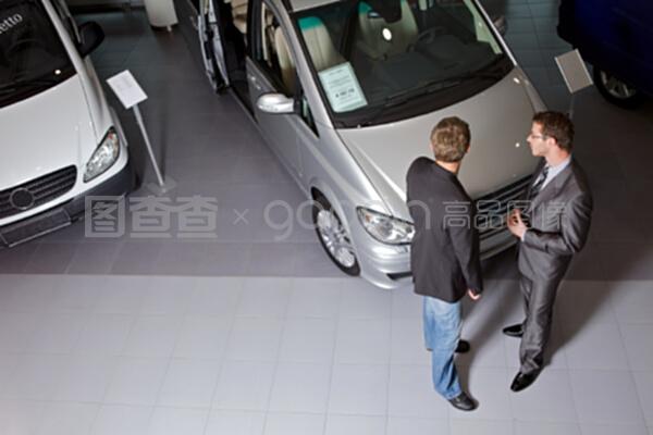 驾驶愉悦与个性展现 汽车销售人员如何解读车辆特点与装饰用品