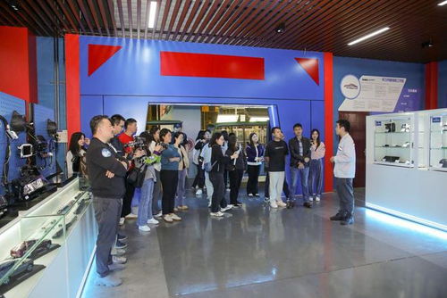 豪华座驾全面升级 行业顶尖AEB性能A级认证，包牌包税包保险尊享方案，配专属汽车装饰壕礼