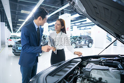 汽车销售服务人员的专业介绍技巧